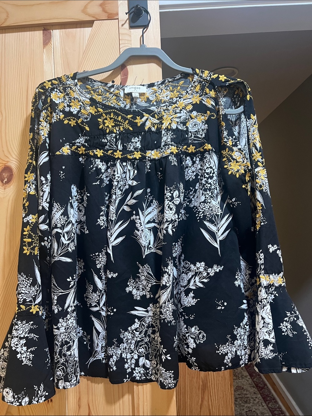 Umgee Boho Floral Embroidered Black Blouse with Yellow Accents size large